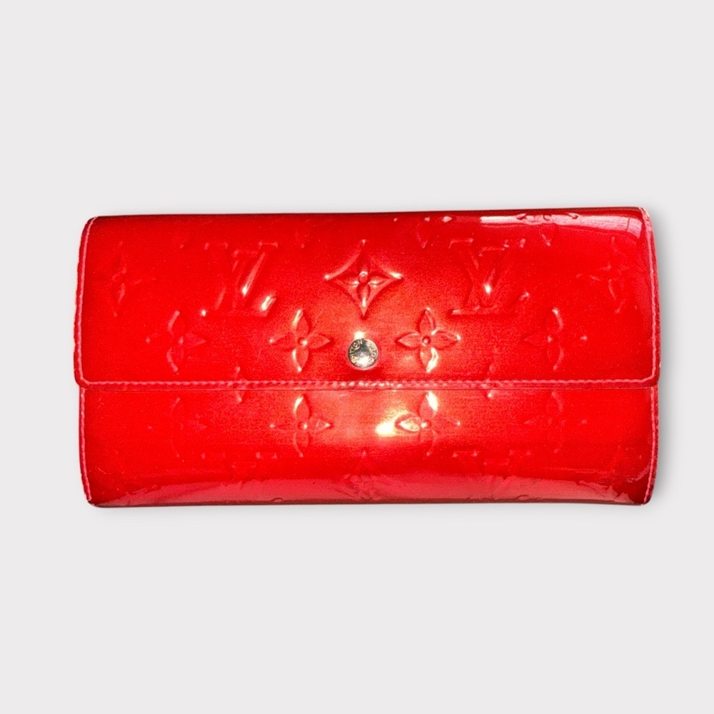 Louis Vuitton Vernis Monogram Long Sarah Wallet– Red